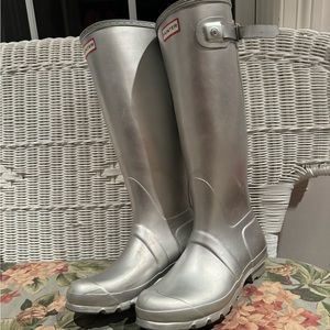 Hunter tall rain boots with fleece liners